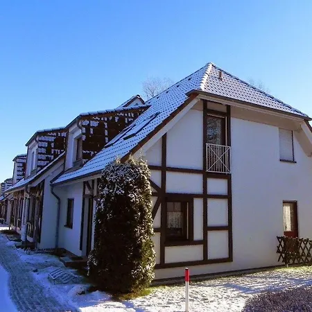 Ferienwohnung-jim-knopf-mit-balkon-zwischen-strand-wald-wiese-im-suedosten-der-insel-ruegen