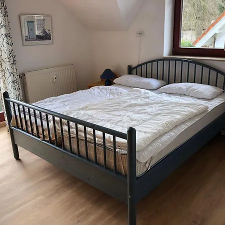 Ferienwohnung-jim-knopf-mit-balkon-zwischen-strand-wald-wiese-im-suedosten-der-insel-ruegen Apartment *
