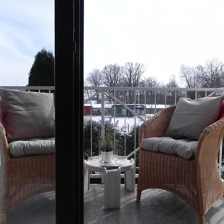 Ferienwohnung-jim-knopf-mit-balkon-zwischen-strand-wald-wiese-im-suedosten-der-insel-ruegen Apartment *