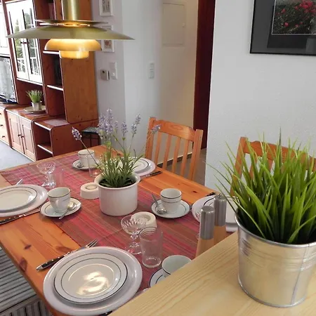 Ferienwohnung-jim-knopf-mit-balkon-zwischen-strand-wald-wiese-im-suedosten-der-insel-ruegen Apartment