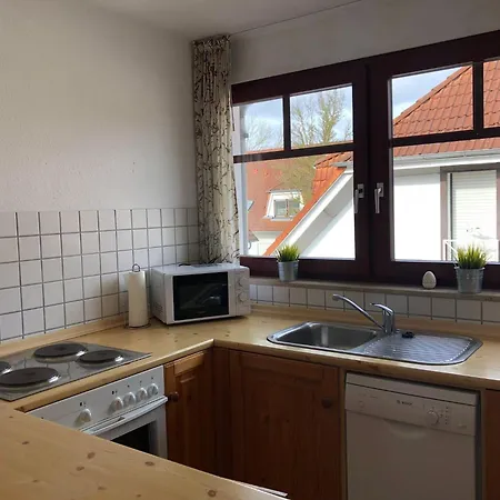 Ferienwohnung-jim-knopf-mit-balkon-zwischen-strand-wald-wiese-im-suedosten-der-insel-ruegen