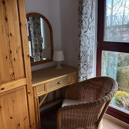 Ferienwohnung-jim-knopf-mit-balkon-zwischen-strand-wald-wiese-im-suedosten-der-insel-ruegen