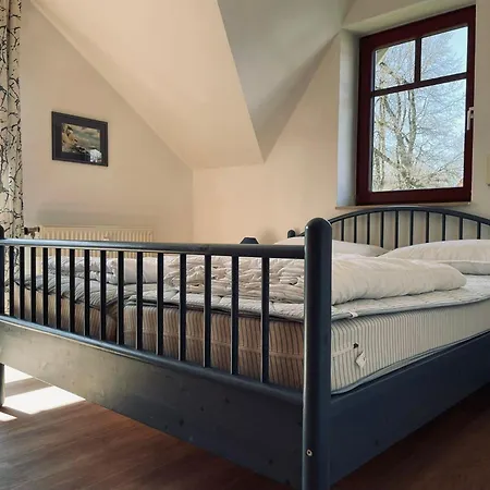 Ferienwohnung-jim-knopf-mit-balkon-zwischen-strand-wald-wiese-im-suedosten-der-insel-ruegen Apartamento