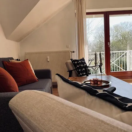 Apartamento Ferienwohnung-jim-knopf-mit-balkon-zwischen-strand-wald-wiese-im-suedosten-der-insel-ruegen *