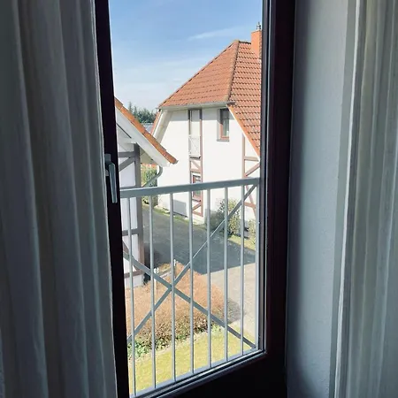 Ferienwohnung-jim-knopf-mit-balkon-zwischen-strand-wald-wiese-im-suedosten-der-insel-ruegen Apartamento Gustow (Vorpommern-Rugen)