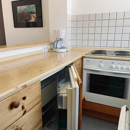 Ferienwohnung-jim-knopf-mit-balkon-zwischen-strand-wald-wiese-im-suedosten-der-insel-ruegen Apartamento *