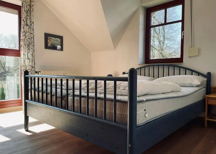 Ferienwohnung-jim-knopf-mit-balkon-zwischen-strand-wald-wiese-im-suedosten-der-insel-ruegen Appartement