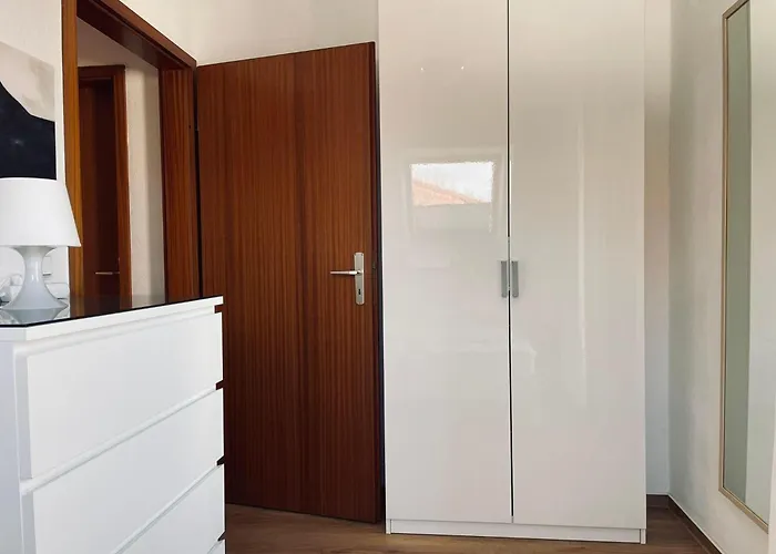 Ferienwohnung-jim-knopf-mit-balkon-zwischen-strand-wald-wiese-im-suedosten-der-insel-ruegen Appartement *