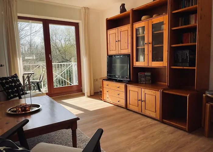 Ferienwohnung-jim-knopf-mit-balkon-zwischen-strand-wald-wiese-im-suedosten-der-insel-ruegen Appartement